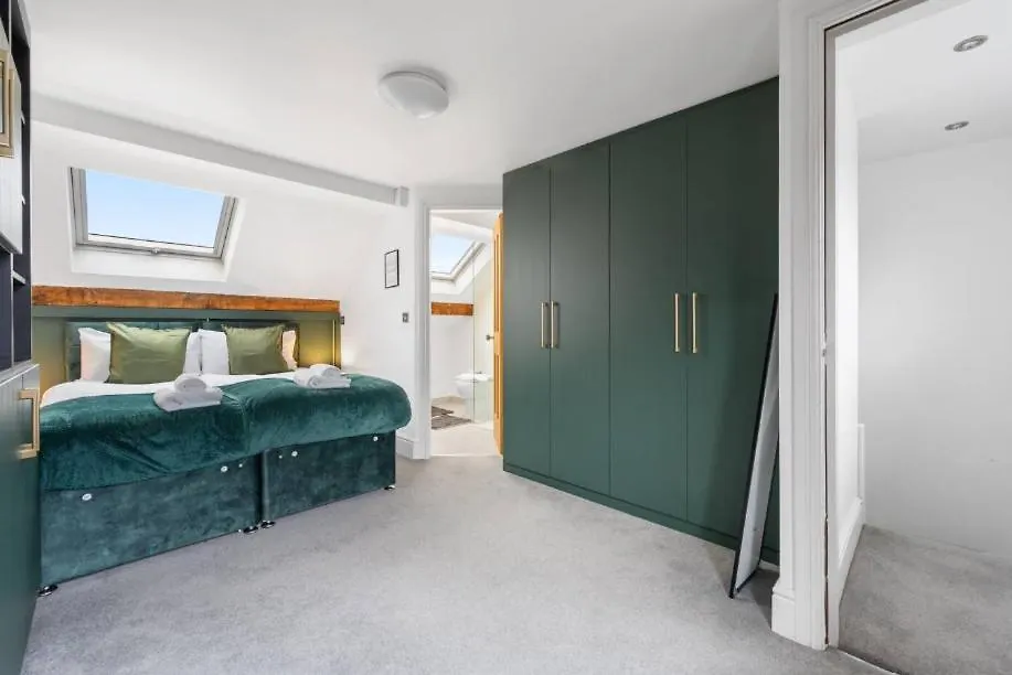 Four Bedroom House By Brookland Stays Serviced Accommodation Short Lets Manchester With Free Wifi Altrincham 0*,  United Kingdom