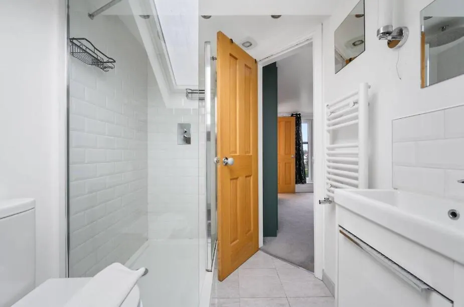 Four Bedroom House By Brookland Stays Serviced Accommodation Short Lets Manchester With Free Wifi Altrincham United Kingdom