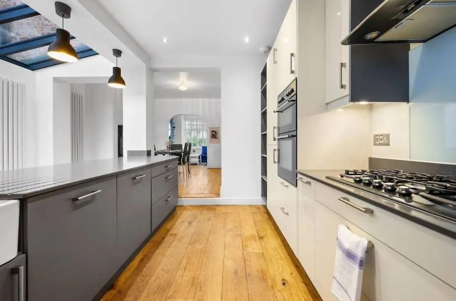 Four Bedroom House By Brookland Stays Serviced Accommodation Short Lets Manchester With Free Wifi Altrincham Apartment