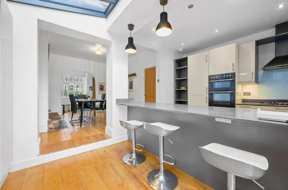 Apartment Four Bedroom House By Brookland Stays Serviced Accommodation Short Lets Manchester With Free Wifi Altrincham