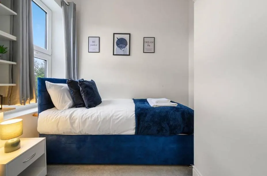 Four Bedroom House By Brookland Stays Serviced Accommodation Short Lets Manchester With Free Wifi Altrincham United Kingdom