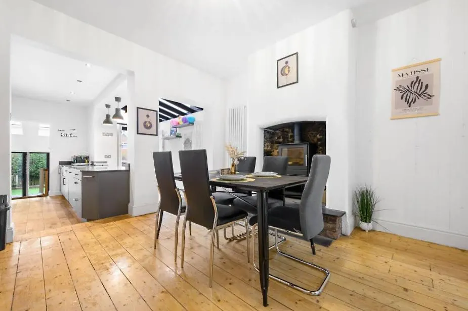 Apartment Four Bedroom House By Brookland Stays Serviced Accommodation Short Lets Manchester With Free Wifi Altrincham