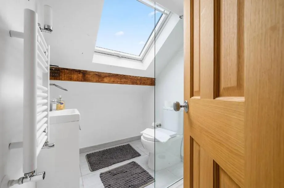 Four Bedroom House By Brookland Stays Serviced Accommodation Short Lets Manchester With Free Wifi Altrincham