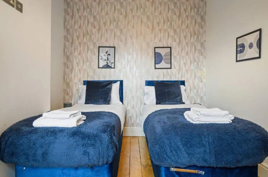 Four Bedroom House By Brookland Stays Serviced Accommodation Short Lets Manchester With Free Wifi Altrincham